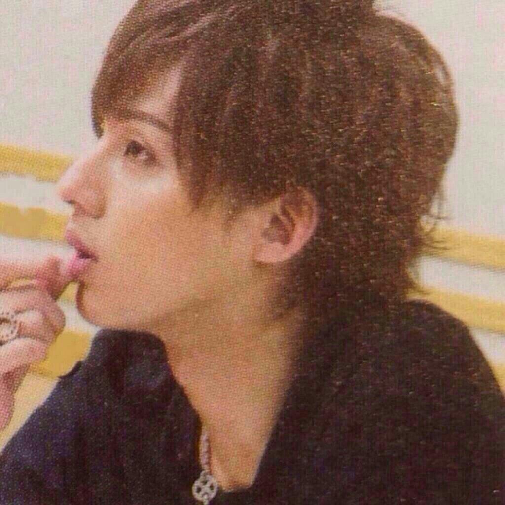 Qixqxs's tweet photo. 今日も１日お疲れ様。朝 寒いから今日は毛布にぐるぐる巻きに為って寝よう。(笑) やっぱり睡魔には勝てない俺。絡んでた人明日リプ返すから待っててなー。皆 俺が寝てる間DM好きに荒らしちゃって。(笑)じゃあおやすみー。 http://t.co/Hu9CJPRJNP