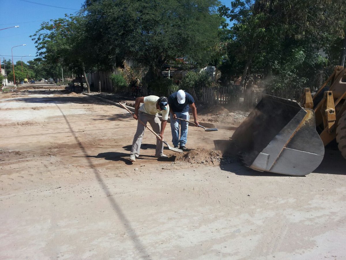 MuniEmbarcacion's tweet photo. Limpieza de nueva calle pavimentada, los trabajos se realizan en calle Enrique Vuistaz. http://t.co/LKMNcX54Ib