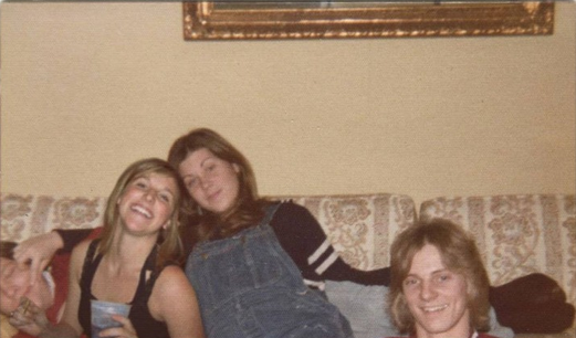 Artist imagines life as her mother's best friend in beautiful photo series on.mash.to/1z1VfGs