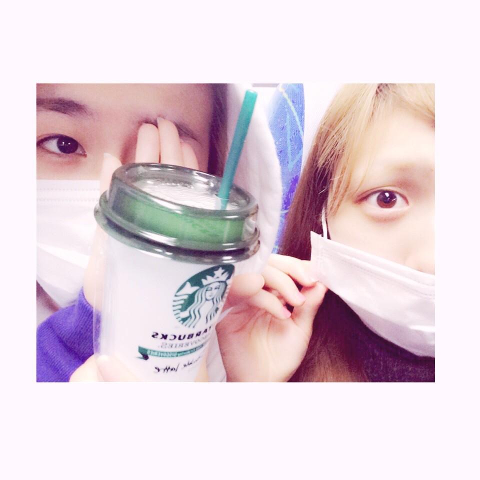 ___RxF___'s tweet photo. 初っ端からテンヤワンヤなの
ウチららしいネ〰〰👌(笑)
いざ❕K4オオサカへ♨️✨ http://t.co/GegKpTyBx8
