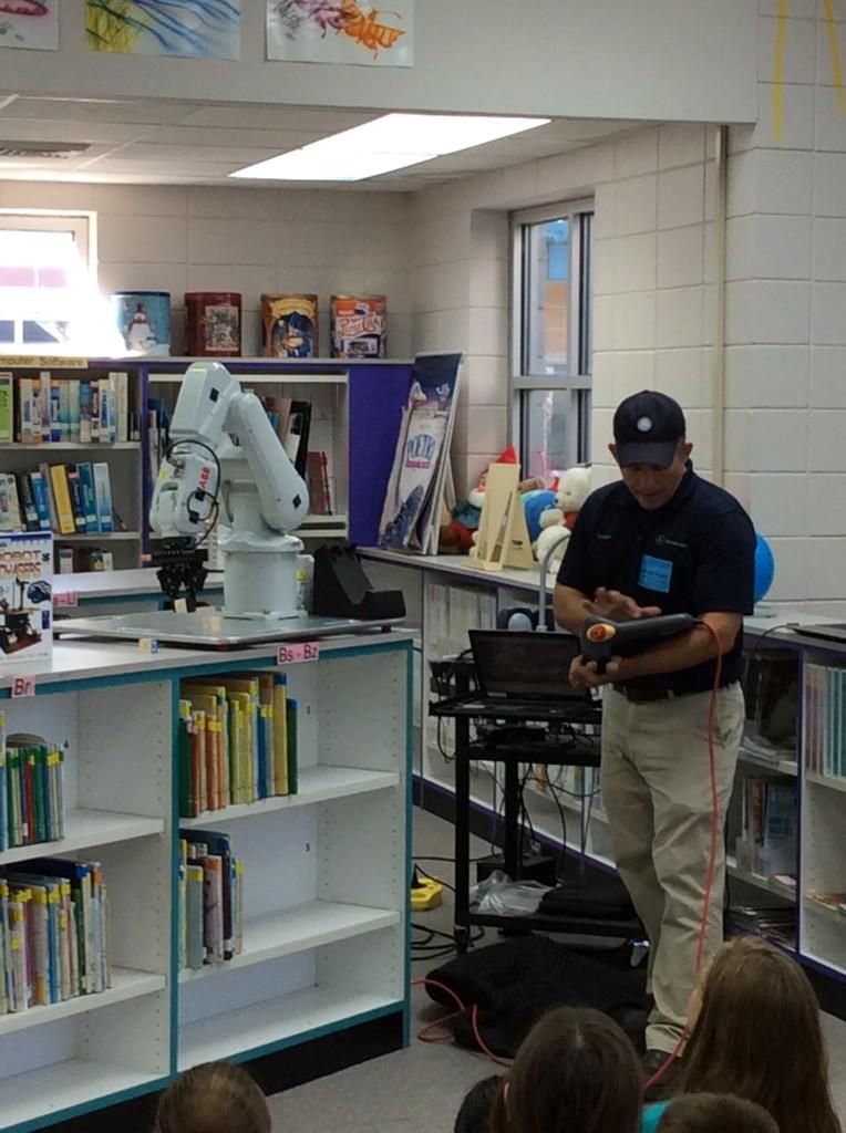 JaredkidBBE's tweet photo. Kennan Simmons talks to students about Mercedes' robots! #engineersrcool #learnup #bbetigers http://t.co/NrJZ4N1bAz