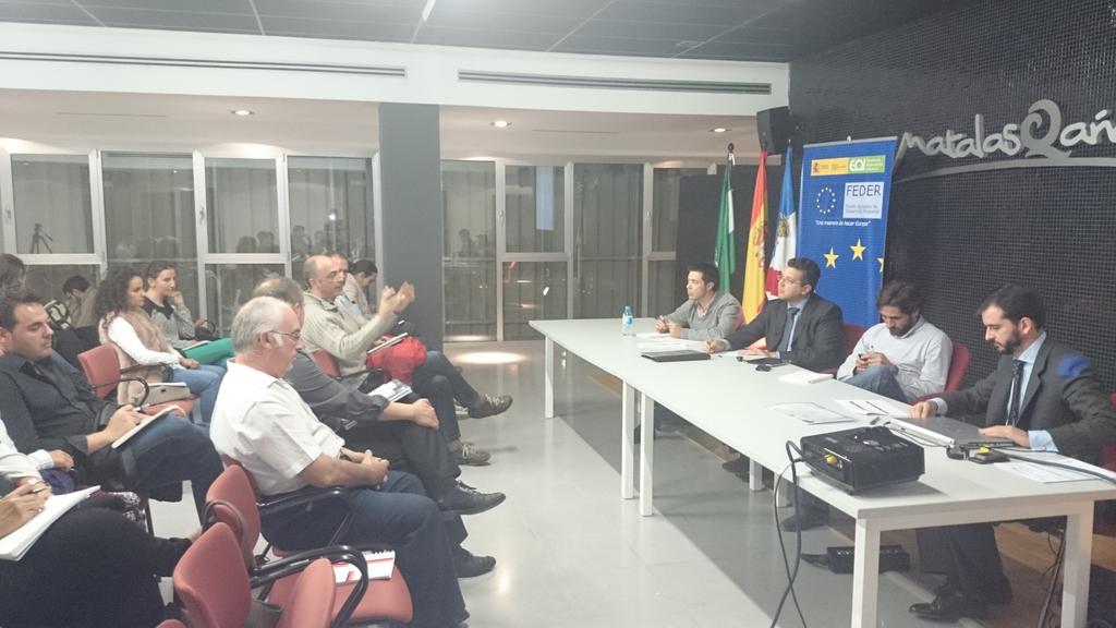 InnoAlmonte's tweet photo. Se inicia el coloquio con los asistentes hablando de la estacionalidad como debilidad de Matalascañas #CdEAlmonte http://t.co/8m4T3MNxea