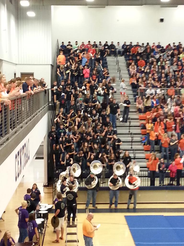 MmeFinelli's tweet photo. And the AWESOME Band of Blue at the Fox 5 pep rally! #RaiderNation http://t.co/nbW2hxy5C2