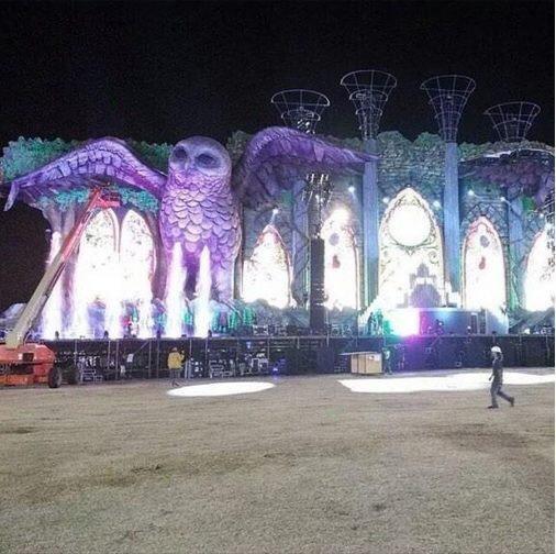 FrdE_C's tweet photo. That #EDCO stage is up &amp; ready for an Epic Weekend @RPerrone322 @ashnagovil @steveaoki @FloridaEDMFam @EdcOrlandofans http://t.co/lINMEUpAGE