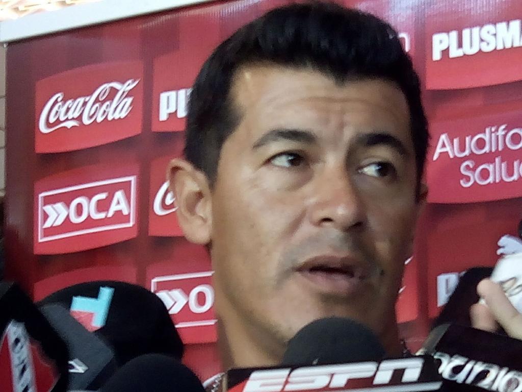 Almirón: "Queremos seguir en la pelea hasta el final"