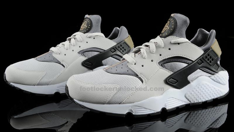 huaraches black footlocker