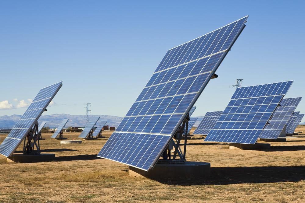IRENA's tweet photo. Solar power generation fits well with demand patterns where AC dominates the power demand curve, particularly in #GCC http://t.co/MEmwJEtDng