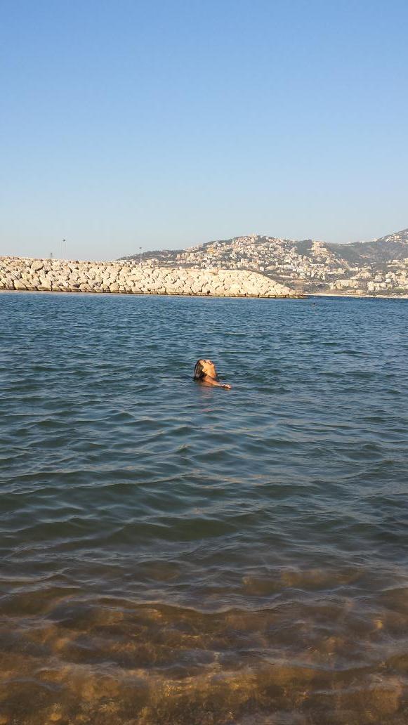 AkikiJoyce's tweet photo. Swimming in z "Blue" bcz Summer didn't leave yet ... few hrs ago! #Ilovemysummer!! http://t.co/AEgYULX1Qi