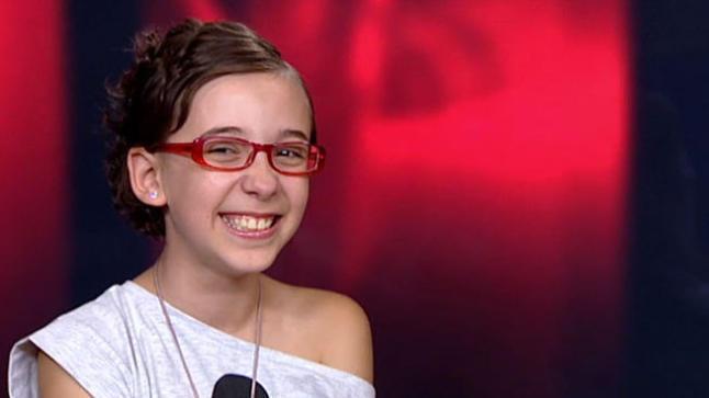Corazones_vlc's tweet photo. La pequeña Iraila ayuda a combatir el cáncer infantil http://t.co/SS5v7qUNbQ ¡Grande Iraila! http://t.co/r2BZ5ex6Ls