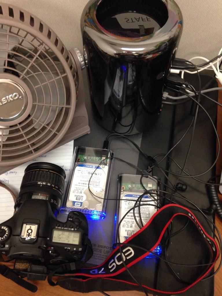 julie_benns's tweet image. My desk is perpetually a tangled mess of equipment, hard drives and cords. #videographerproblems