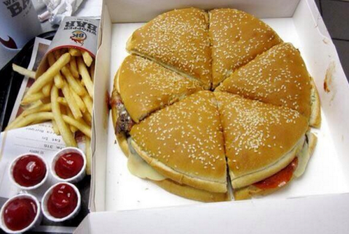 ThaBestFood's tweet photo. Hamburger Pizza http://t.co/PsLlfhOXIj