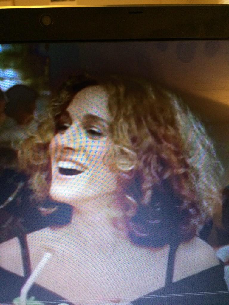 RebeccaTravers2's tweet photo. So this is where beyonce got her inspiration from...season 1 episode 1 sex and the city #crop #mop #bangs http://t.co/AhhO79WkjN