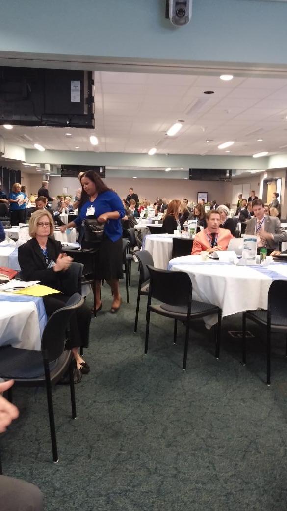 KellieZiemak's tweet photo. Great turn out for the "Enpowering Front-line staff to Improve the CE using 'Real-Time' data" session #mtn2014 http://t.co/Yb8ppBWdlZ