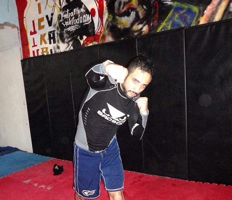 FightersMagz's tweet photo. El mexicano @RodoFitoRubio a demostrar su talento en #UFCFightNightUberlandia x @UFCNetwork http://t.co/StDyrZPUGR http://t.co/GR1d80wMec
