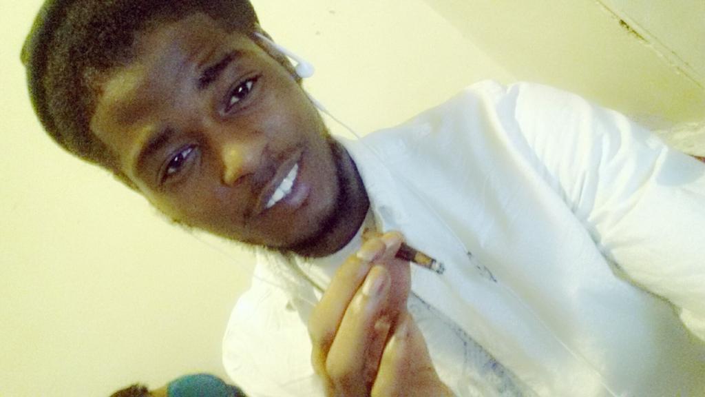 guyblack215's tweet photo. #imjustliveinglife🙌 http://t.co/NTNn3KfFBl