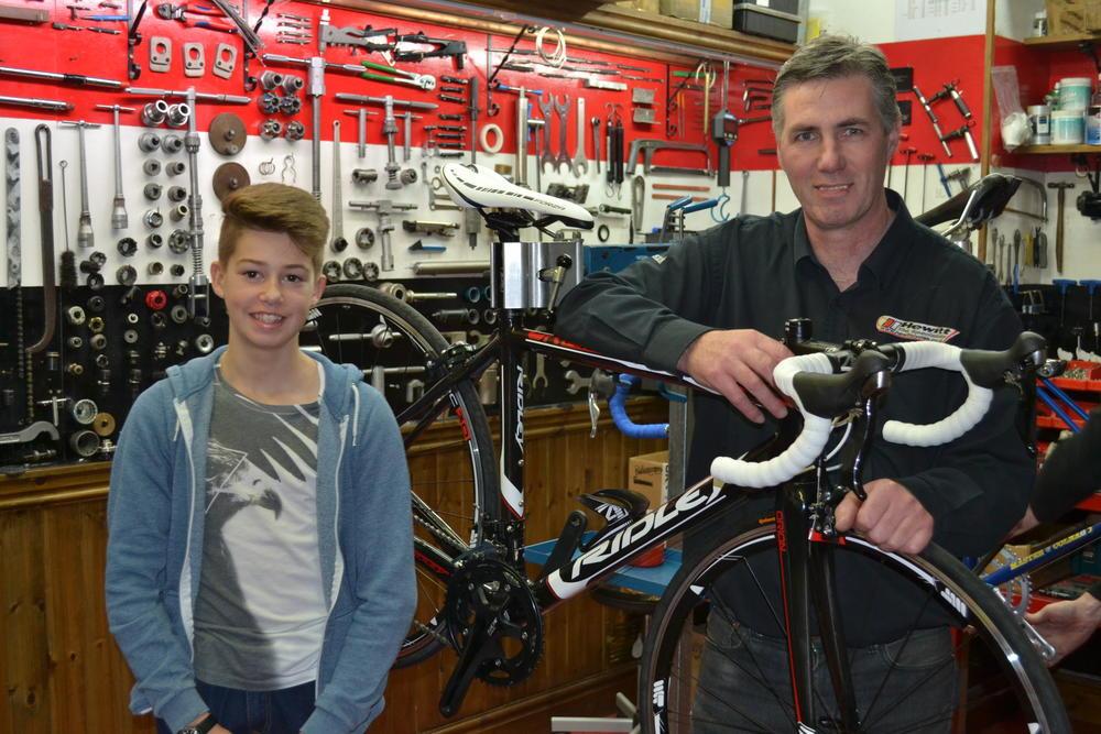 InspireRaceTeam's tweet photo. "@JerrodHartley: Paul Hewitt of @HewittCycles with @hartley_lewis #topsponsor #topworkshop http://t.co/uvoK05ntaI" #InspiredRacing