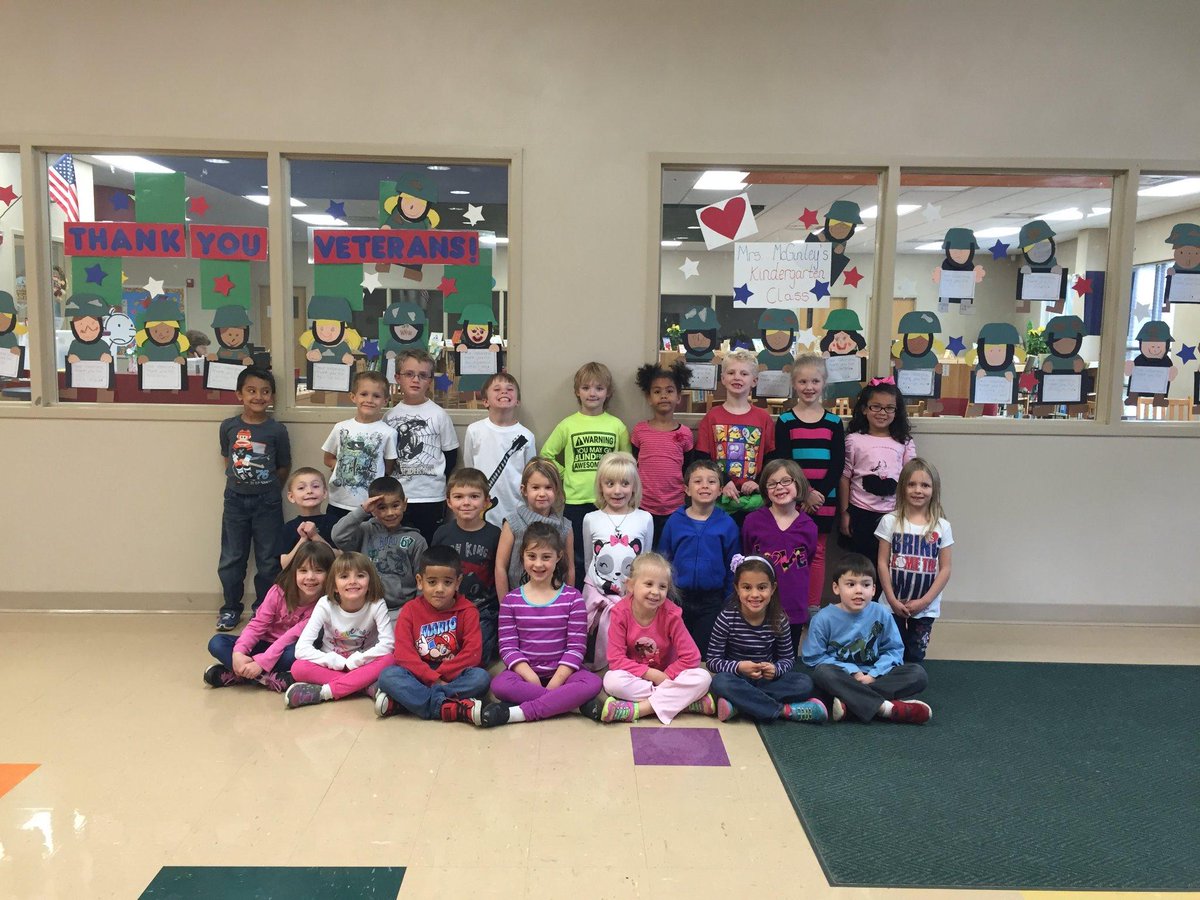 Mrs. McGinley's class writes  thanks you letters to Veterans.