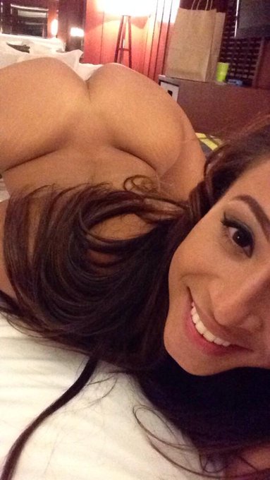 Ass looks fat lol http://t.co/8rWV7WnvQ2<a href="/tag/sorrynotsorry"class="tags"><span>#sorrynotsorry</span></a>