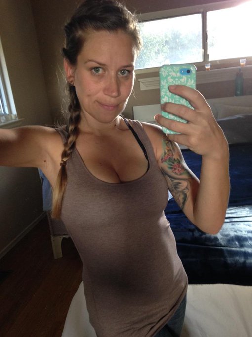 My boobs get huge when the wilde child takes long naps :) #firstphotoinawhile #bignaturalboobs http://t<a href="/tag/bignaturalboobs"class="tags"><span>#bignaturalboobs</span></a><a href="/tag/firstphotoinawhile"class="tags"><span>#firstphotoinawhile</span></a>