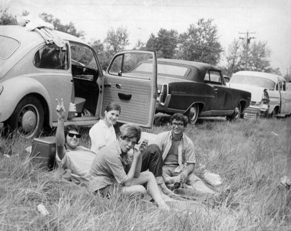 HistoryInPics's tweet photo. Group of friends at Woodstock, 1969 http://t.co/gyQaKsOQpl
