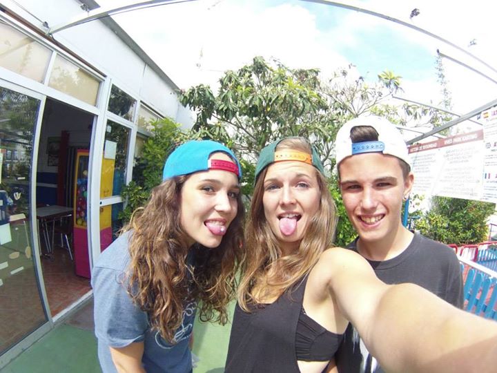 Uli779's tweet photo. Familia 6D2 😍😗😗 @gabi6d2  @martaseisdedos @andrea6d2  #ale6d2 http://t.co/rf84ePlyxo