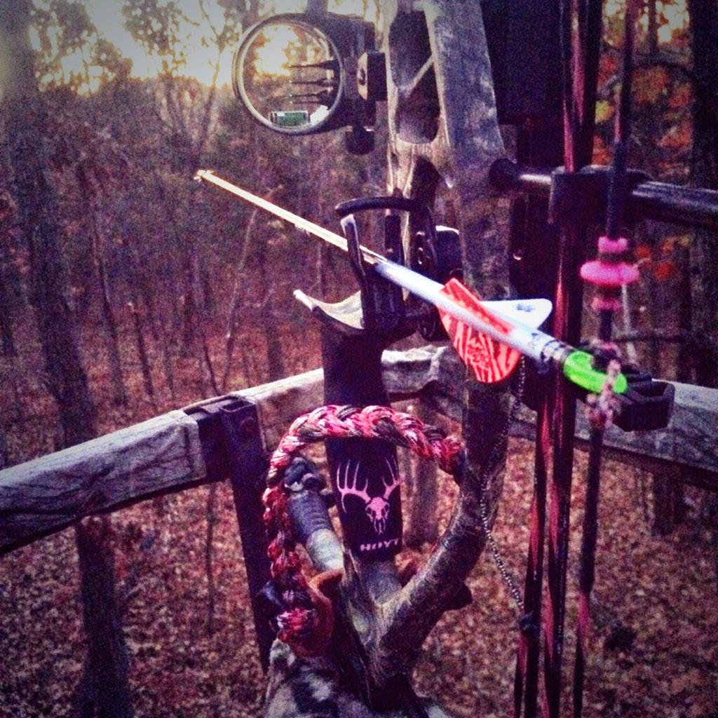 Jackieee171's tweet photo. Is it the weekend yet? I'm ready to be out in the woods! #bowhunting #rut #missouri 🍁🍂 http://t.co/KHrMyIX0aD