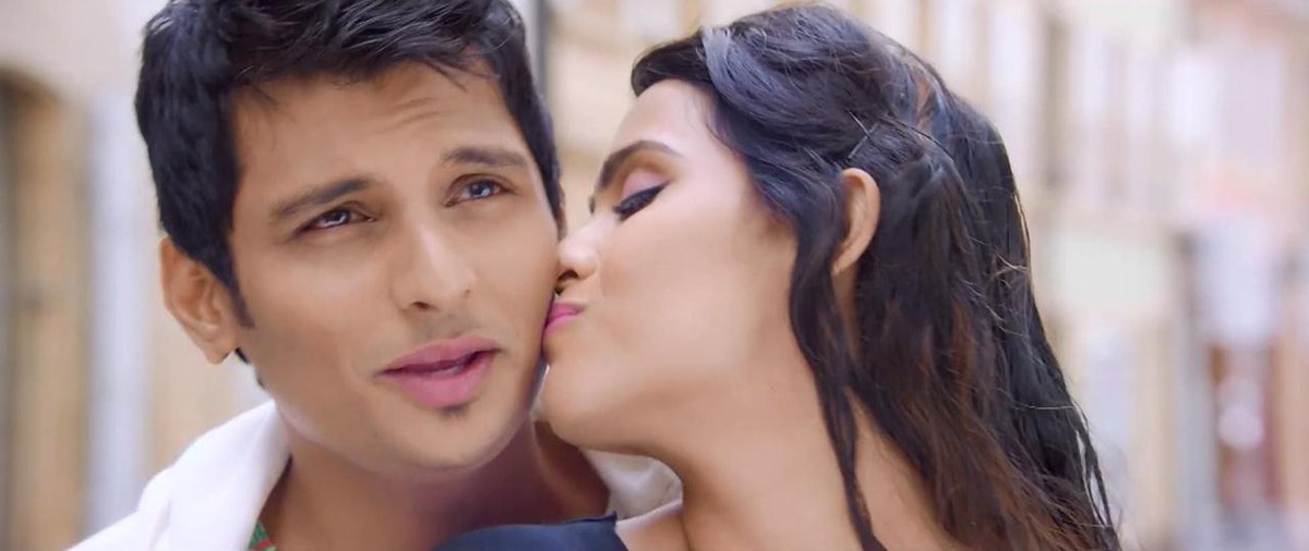 MelanieWF's tweet photo. Unseen #Yaan Stills with @Actorjiiva &amp; @ThulasiN http://t.co/bI17hv7ENH
