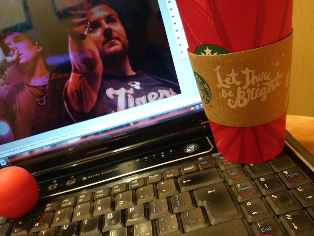 sabalaz84's tweet photo. Starbucks and photoshop!   @DOWNWITHWEBSTER style xmas gift in the making! #hint #lasthint @RouquineKarine  loool. http://t.co/ZGJC250Suo