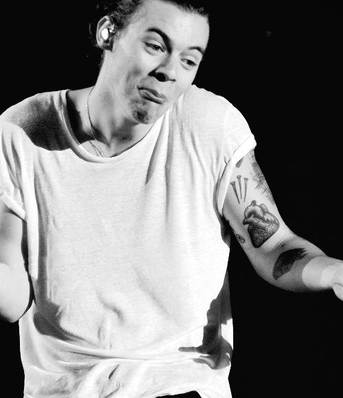 StylesImaginyPL's tweet photo. #imagin
T: Harry, po co u Ciebie w torbie jest tak dużo prezerwatyw?! http://t.co/29lWsSvchG