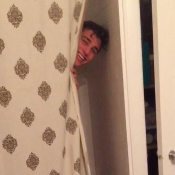 tzfans's tweet photo. When you're in the shower and the pizza you ordered is here http://t.co/CJIZMOjQw6