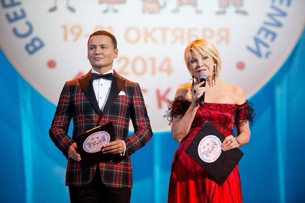 Всероссийский форум приемных семей-2014. <a href="/oleshkosasha/">Александр Олешко</a> и Татьяна Веденеева.