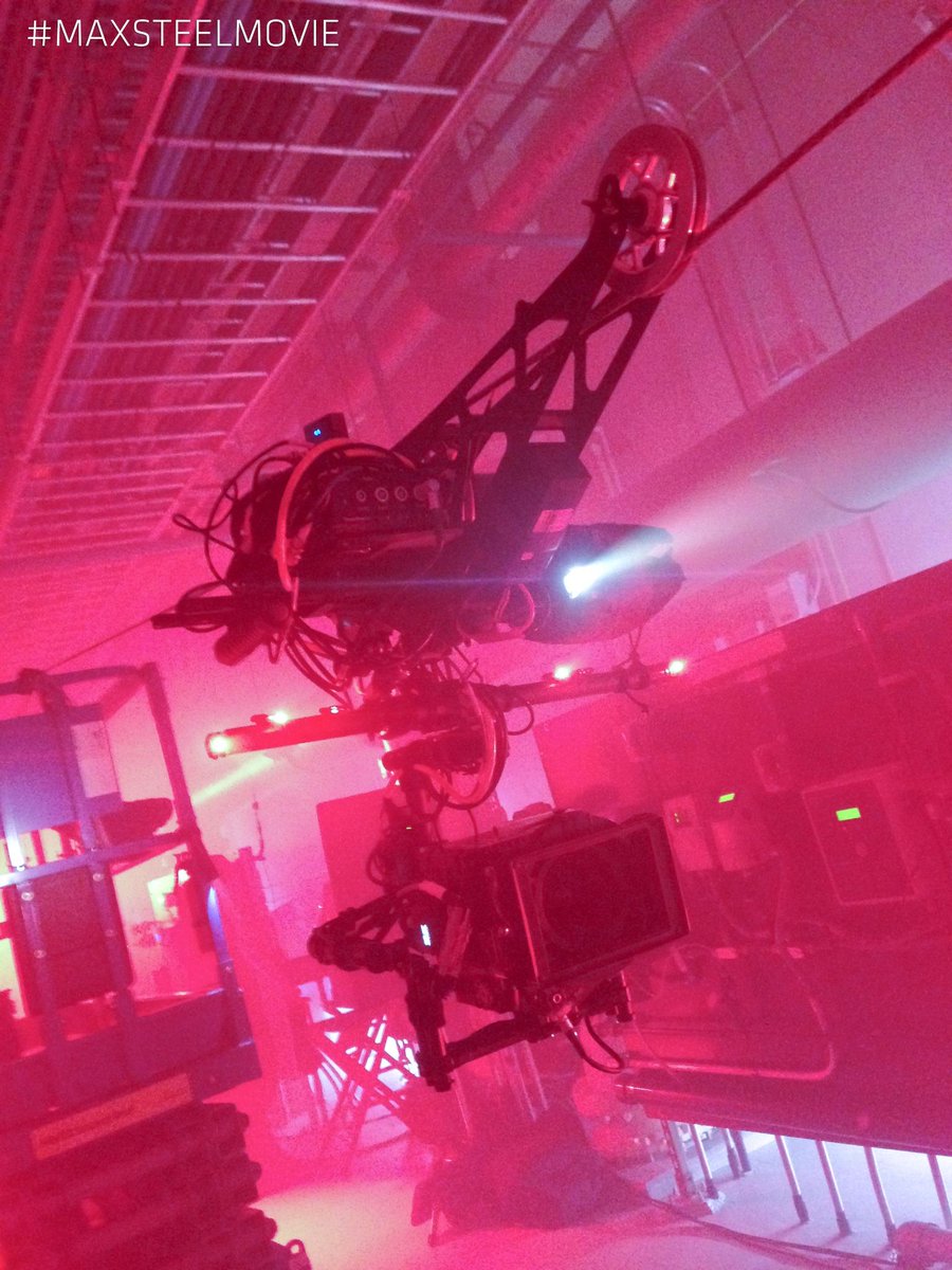 MaxSteelMovie_'s tweet photo. Anything’s possible on the set of #MaxSteelMovie — even flying cameras! #MakingMaxSteel http://t.co/QoUntxxkIt