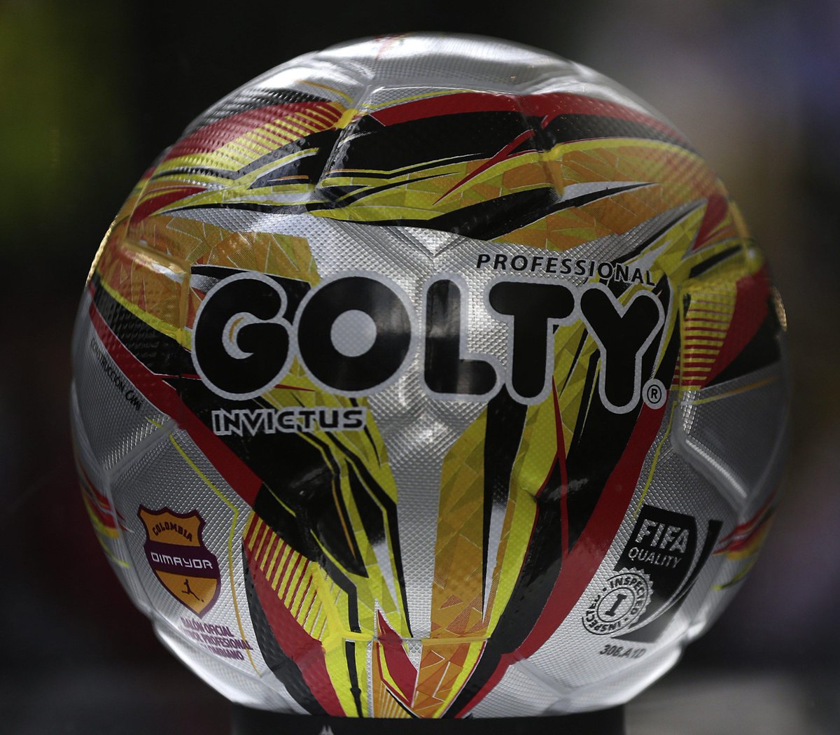 Citytv's tweet photo. 'Invictus', el nombre del nuevo balón del fútbol colombiano http://t.co/HN6Ww7SxbO http://t.co/CBF3bHjnAU