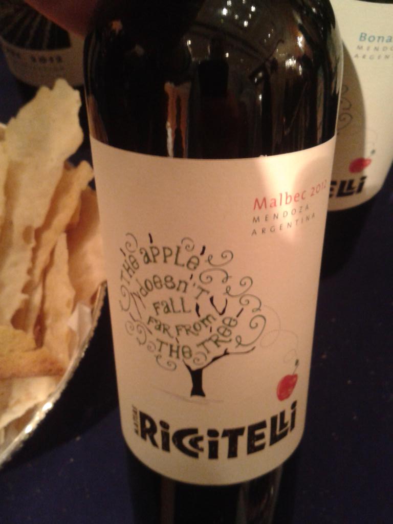 ARGysusvinos's tweet photo. @RiccitelliWines que dificil es elegir solo 1 de sus vinos. #apple #heymalbec #vineyardselection. Salud genio! http://t.co/nuE3rd9GRJ