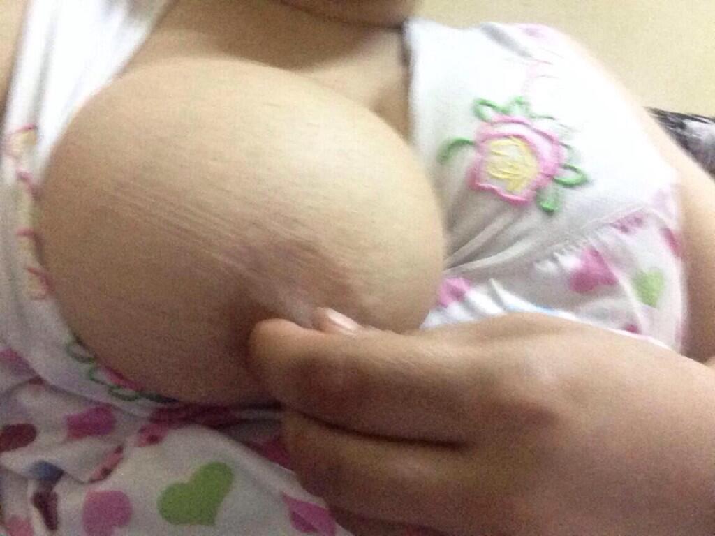 motal14's tweet photo. مشتهيه اللي يبي يجي شقتي يجي خاص ويشوف شروطي في البايو اللي مامعه كرت بلوك واللي معه الكرت يصوره واعطيه الببي #رتويت http://t.co/32VJ62YKns