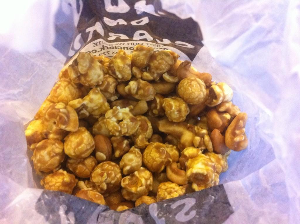 SimonMulligan's tweet photo. Dangerously addictive popcorn, courtesy of @NutsOnClark #CaramelCashewNirvana #EmptyStomach #DelayedPlane http://t.co/v58Tq2HDrJ