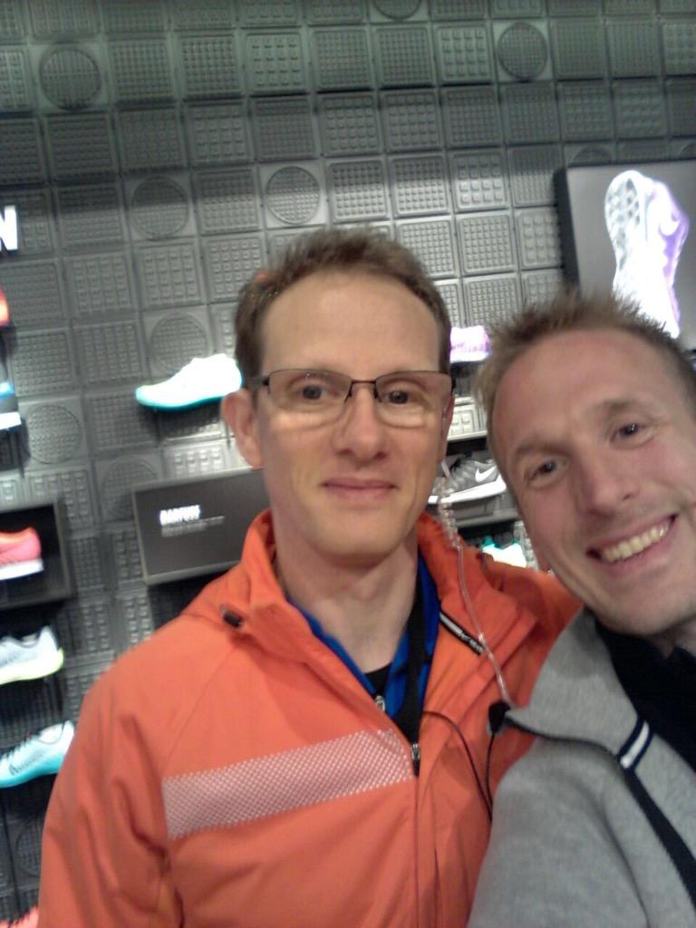 GuardOfTheSea's tweet photo. Sportler unter sich.
Willkommen im Nike Store Berlin.
#nikeberlin
#Nike841 http://t.co/0muJdDSoUv
