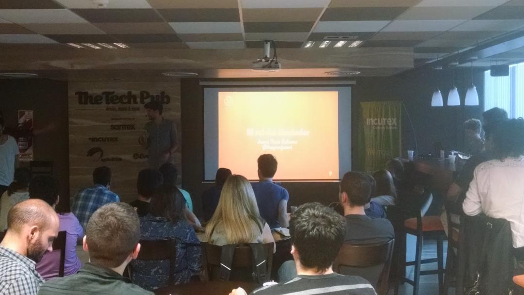 incutex's tweet photo. El rol del #Diseñador en @TheTechPubCba by @shiftsevenco http://t.co/26Qa6kuBTt