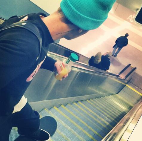 BIEBERMYYPRIDE's tweet image. Seria uma pena cair daí né #EMABiggestFansJustinBieber