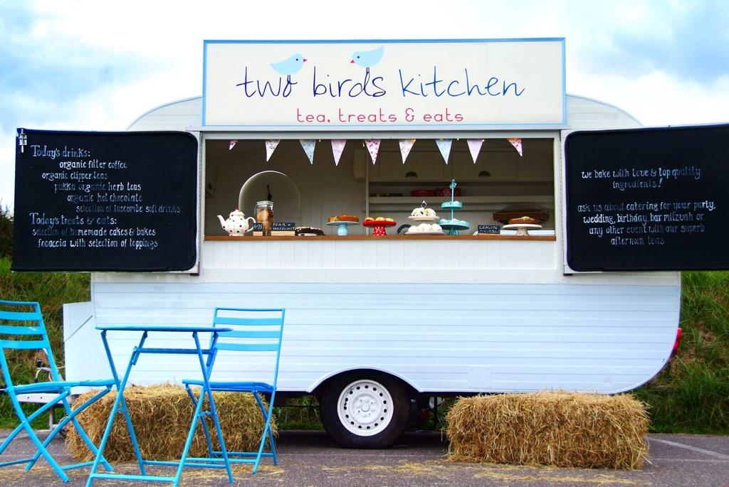 Hip hip hooray for @2birdskitchen who won best newcomer <a href="/DevonLife/">Devon Life</a> food &amp; drink awards tonight <a href="/SandyParkExeter/">Sandy Park Exeter</a> YES!!