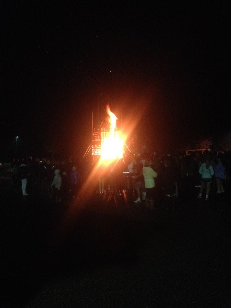 mrpowellea's tweet photo. @TJ_Locke lights the bonfire #EAspirit #WintheSweater #teamworkisdreamwork http://t.co/uAAaWf93Ns