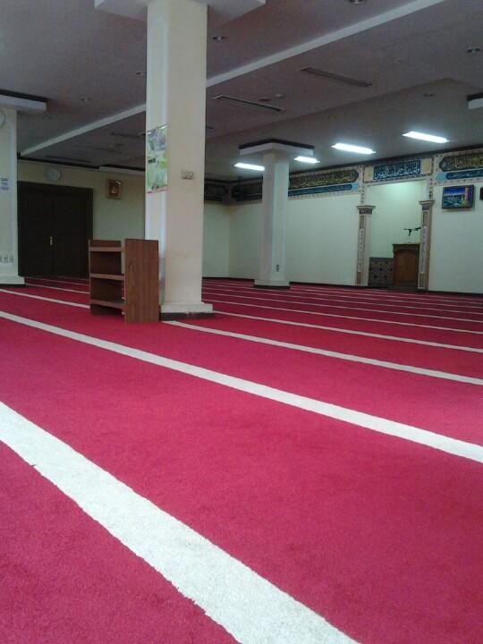 Ambangchrist's tweet image. numpang ngadem di masjid
#fullAC..
selamat menunaikan ibadah sholat Jum'at :)