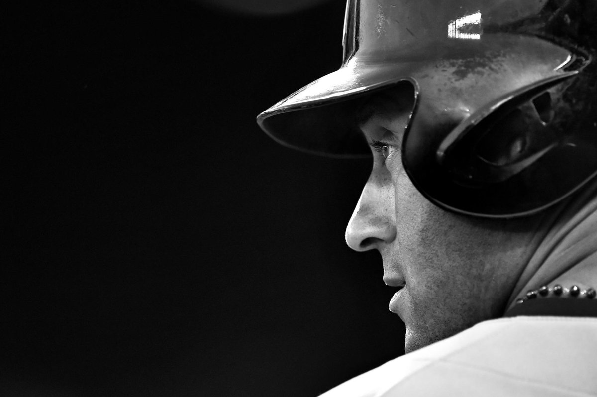 Cut4's tweet image. Followers to RETWEET can win a Derek Jeter bat. #MLBFC