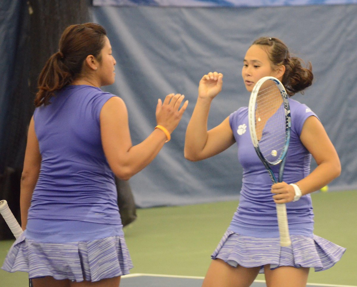 Top-seeded Gumulya/Rompies of <a href="/ClemsonWTennis/">Clemson Women's Tennis</a> survive scare, advance to QF at #NationalIndoors bit.ly/10xnzoH