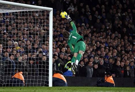 Would like to wish a massive happy 24th birthday to David De Gea. Lost count how many times he saves us in matches! 