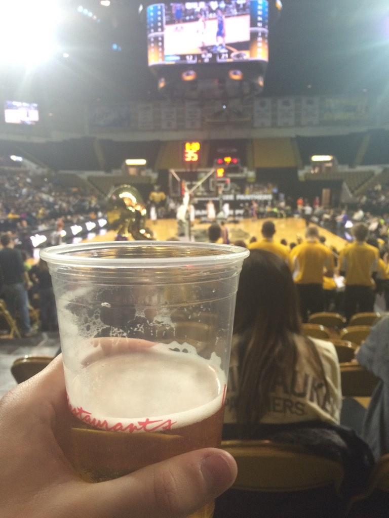 _BrianStark's tweet image. They sell beer at UWM games, why is this my first one? #ProllyCuseTheySuck