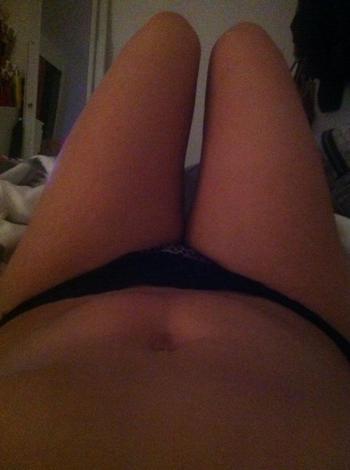 Komm zwischen meine Beine ... Auf http://t.co/fHy7WrtSdD #candymelody #amateurporn #string #legs #sexy<a href="/tag/candymelody"class="tags">#candymelody</a><a href="/tag/legs"class="tags"><span>#legs</span></a><a href="/tag/girl"class="tags"><span>#girl</span></a><a href="/tag/sexy"class="tags"><span>#sexy</span></a><a href="/tag/amateurporn"class="tags"><span>#amateurporn</span></a><a href="/tag/string"class="tags"><span>#string</span></a>