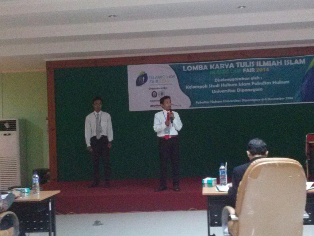 ILF_2014's tweet photo. Sedang berlangsung presentasi tim terakhir LKTI #ILF2014 yaitu Tim Gatot Kaca http://t.co/bjoZEVCSIu