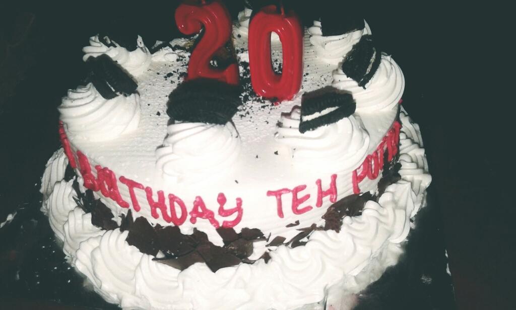 Putripravitass's tweet photo. Alhamdulillah sdah 20 , smga dithun ini lbih baik dri pda sblmnya. Makasih mah pah nid pus dan smuanya yaa. Love you♥ http://t.co/Dd15dvLdCn