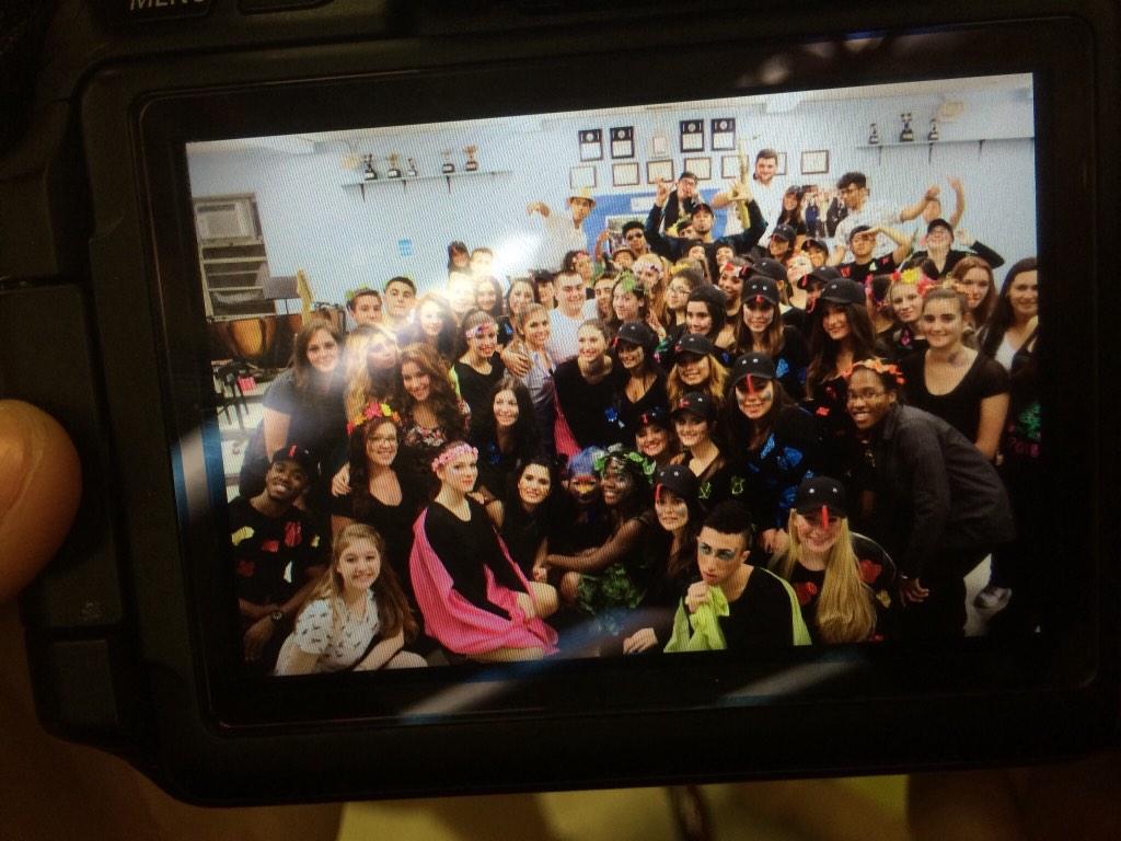 jackie_sully's tweet photo. Obsessed with you all, LOVE YOU SENIOR SING !!!!! #SSV15 #SeniorSing #WagnerSing @WagnerSing http://t.co/mWxz4czflU